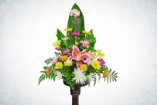 Multicolored pedestal