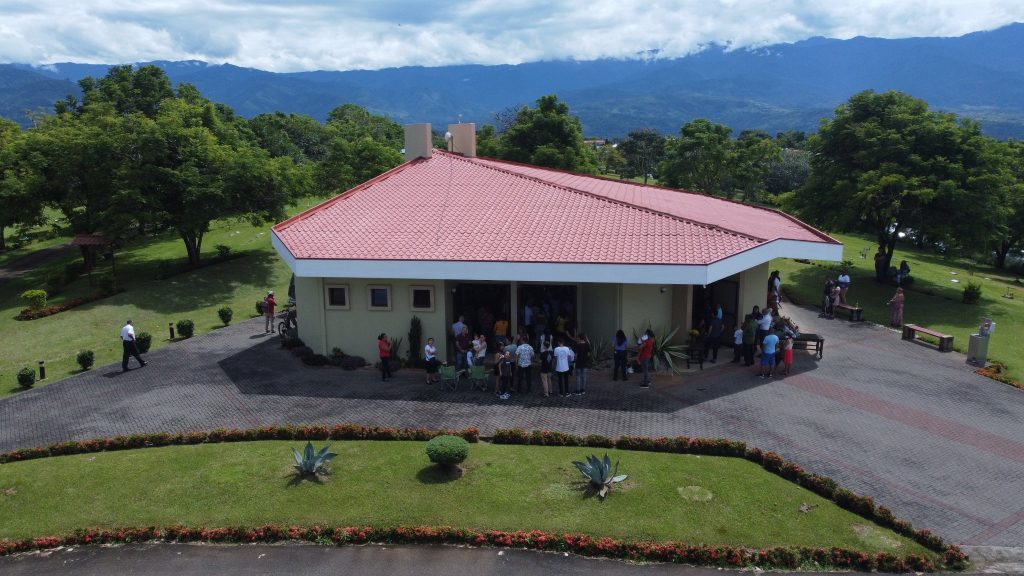 Pérez Zeledón, Camposanto Vida Eterna in Pavones held the traditional Eucharist to commemorate mothers on August 15.