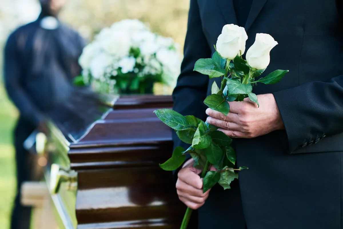 ¿Qué incluye un paquete funerario y cómo elegir el adecuado para su familia? ¿Qué incluye un paquete funerario y cómo elegir el adecuado para su familia?