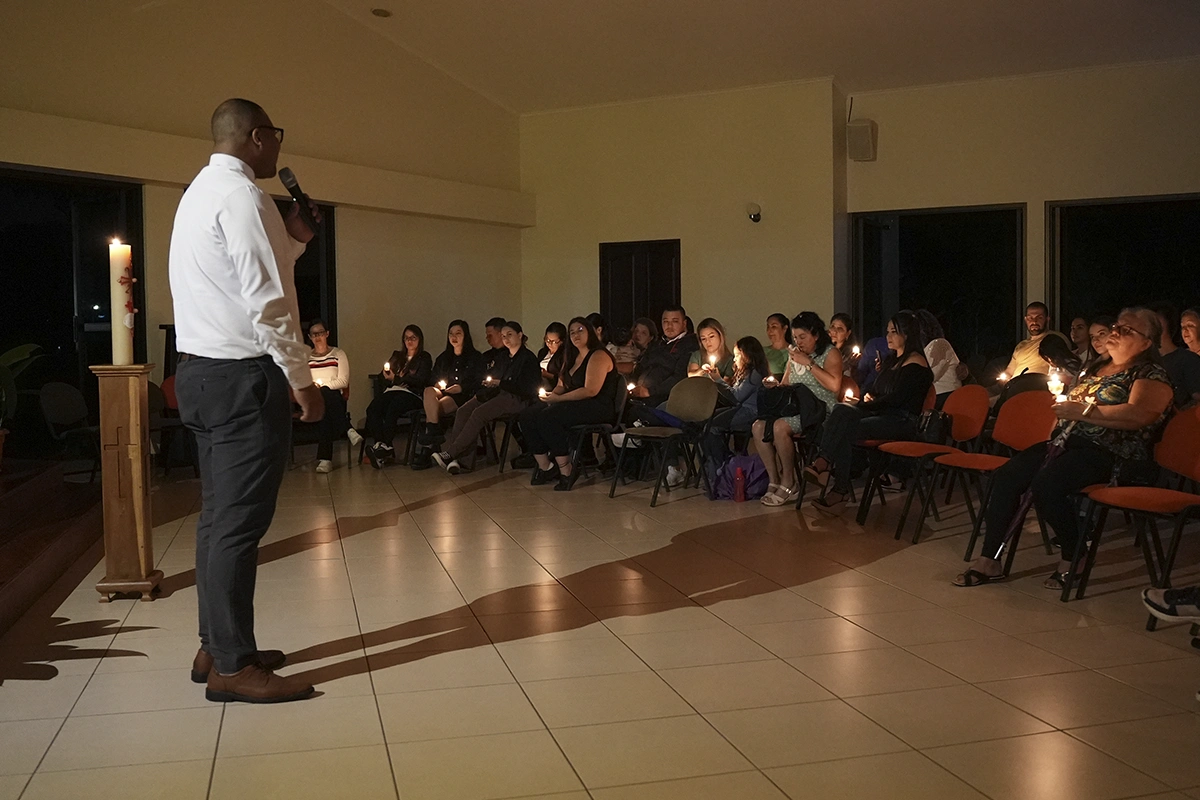 A kiss to heaven this Christmas, 2025 A kiss to heaven this Christmas, 2025